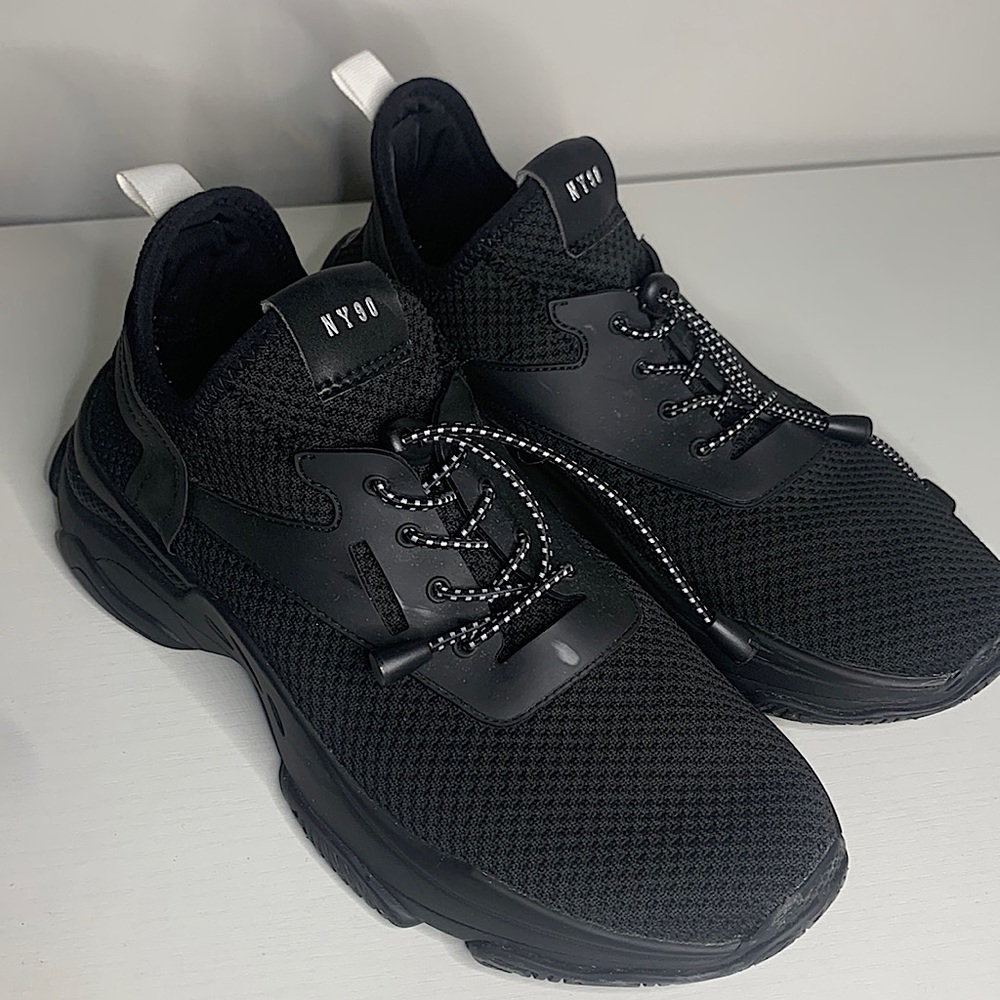 SOLD—-Men’s 11 Steve Madden athletic shoes
